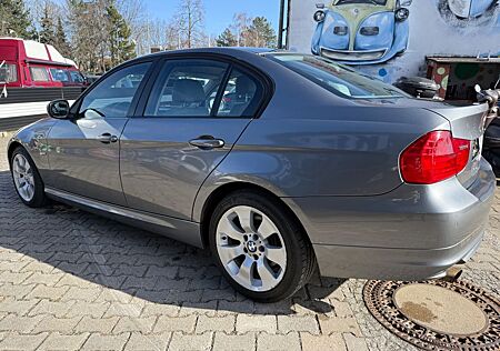 BMW 318i Edition BUSINESS ALU 17ZOLL El. AHK 1.HAND