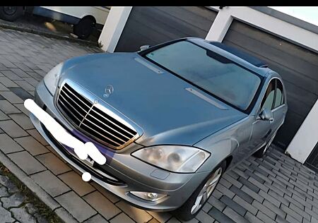 Mercedes-Benz S 500 -