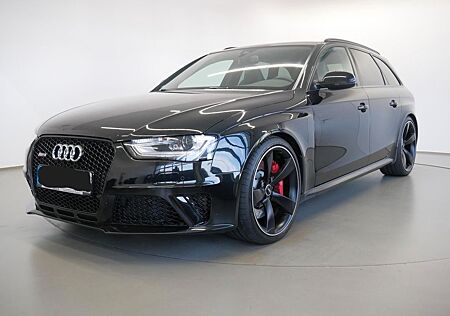 Audi RS4 4.2 FSI S tronic quattro Avant 8fach bereift