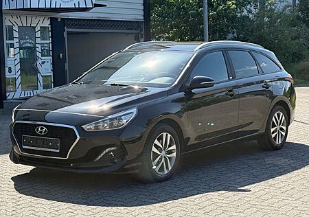 Hyundai i30 Kombi Passion 100PS 1.Hand/Scheckheft/CAM