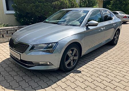 Skoda Superb 2.0 TDI DSG Lim. Style*Canton*Standhz*AHK