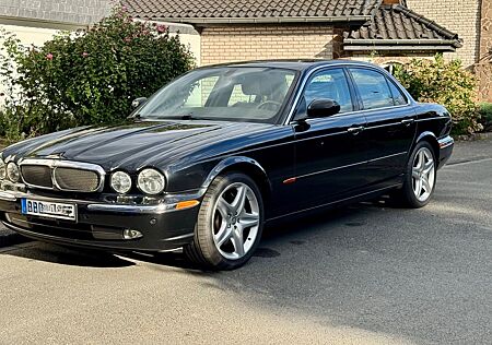 Jaguar XJ Super V8 LWB - Luxusversion mit XKR Antrieb