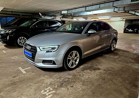 Audi A3 1.4 TFSI cod ultra design, PDC, Kamera, LED