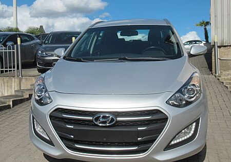 Hyundai i30 cw blue Trend-NAVI-KAMERA-SHZ-ALU-2.HAND
