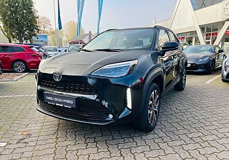 Toyota Yaris Cross Hybrid Black&White inkl. WKR