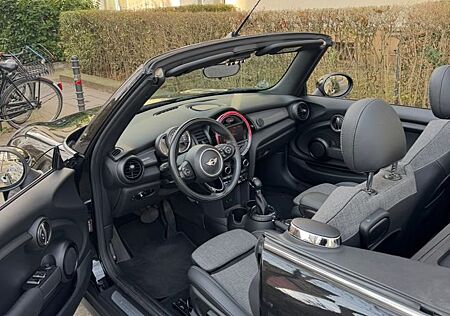 Mini Cooper Cabrio Schwarz Automatik