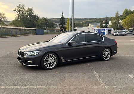 BMW 740d xDrive - Massage / Laserlight / 360 Cameras