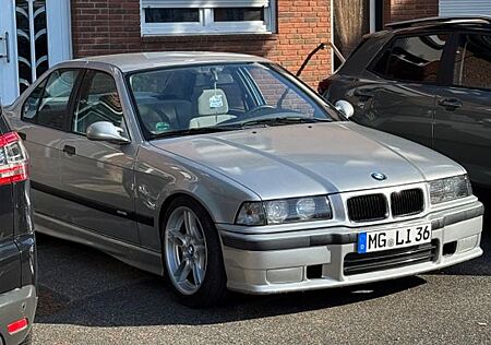 BMW 323i E36 tracktool projekt
