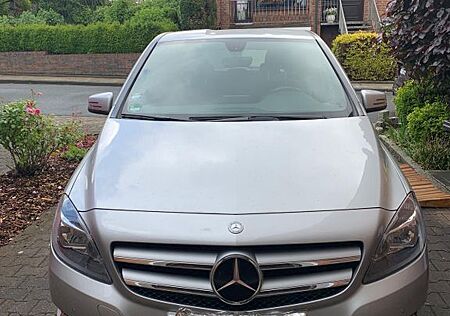 Mercedes-Benz B 180 -