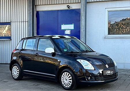 Suzuki Swift Lim. Black and White