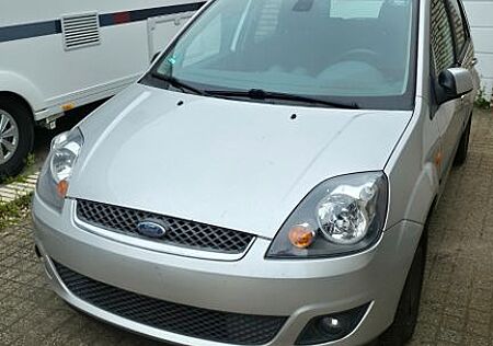 Ford Fiesta 1,3 51kW Ghia Ghia