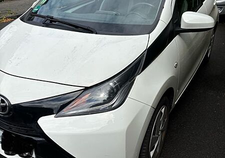 Toyota Aygo (X) Aygo (X) 1,0-l-VVT-i x-cite x-cite