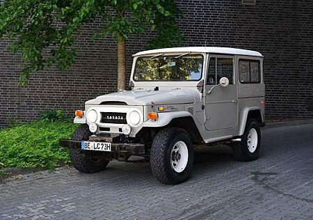 Toyota Land Cruiser FJ40