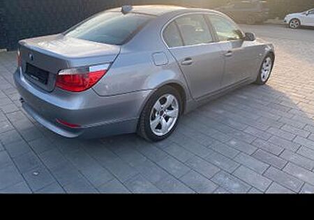 BMW 520i A -