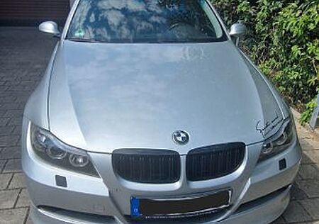 BMW 320i -