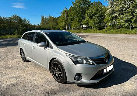 Toyota Avensis Combi 1,8-l-Valvematic