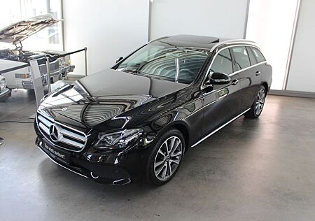 Mercedes-Benz E 220 d T 4M Avantgarde Multibeam LED COMAND