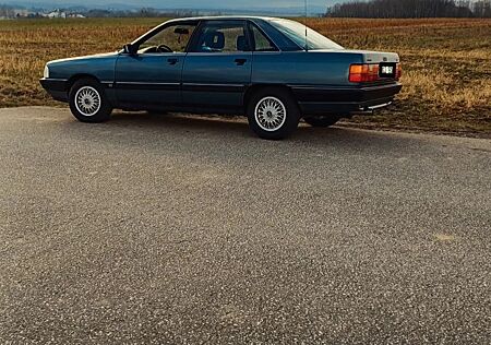 Audi 100