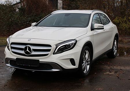 Mercedes-Benz GLA 200 *KAM*NAVI*SITHZ*DIS*TEM*GARANTIE*PAS*