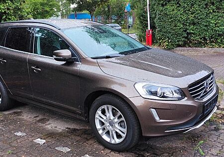 Volvo XC 60 XC60 D3 Momentum 2WD*Navi*Bi-Xenon*