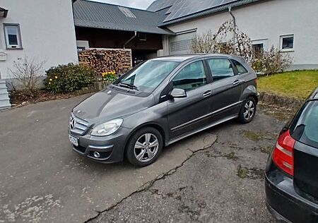 Mercedes-Benz B 180 BlueEFFICIENCY -