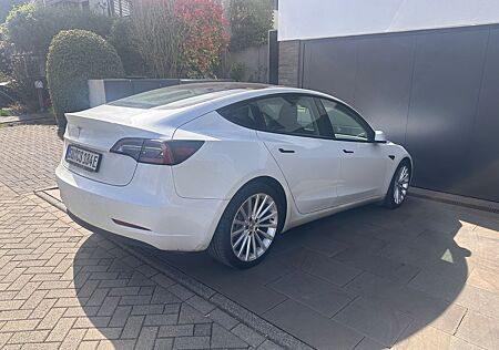 Tesla Model 3 SR Wärmepumpe und Extras