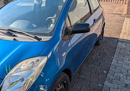 Toyota Yaris TÜV neu Motor überholt