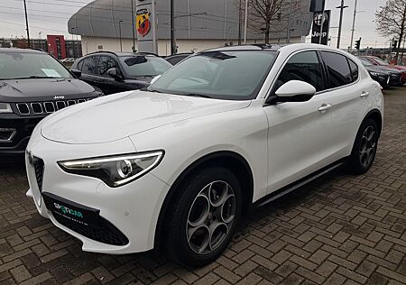 Alfa Romeo Stelvio Super 2WD NAVI KLIMAAUTOMATIK LEDER