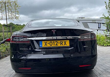 Tesla Model S 90D -