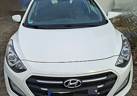 Hyundai i30 blue 1.6 CRDi 81kW YES! Silver mit Mangel