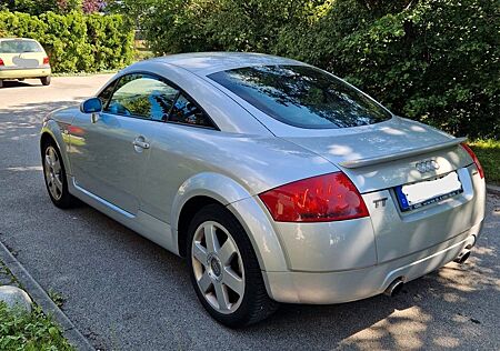 Audi TT Coupe 1.8T quattro 165 kW -