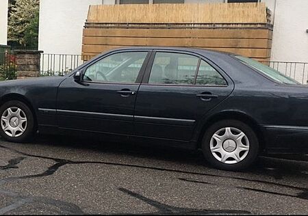 Mercedes-Benz E 200 KOMPRESSOR ELEGANCE Elegance