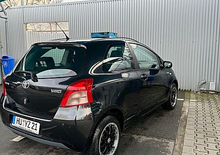 Toyota Yaris 1,3-l-VVT-i Executive Executive