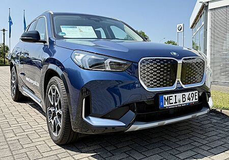 BMW iX1 eDrive20 XLine AHK, DRIV.ASS-PLUS, LED Komfo