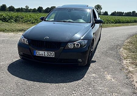 BMW 320i -