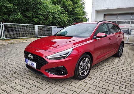 Hyundai i30 cw Family Autom NAVI Klima ALU Winterp. Kame