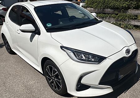 Toyota Yaris 1.5-l-VVT-i Club mit AHK + Rückfahrkamera