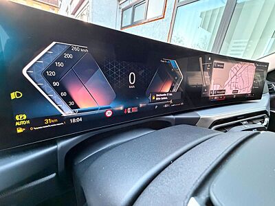 BMW 320d xDrive *WideScreen1.Hd*8Räder*LED*AHK*Leder
