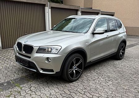 BMW X3 xDrive20d - Scheckheft, Navi, 1. Hand / 07/26