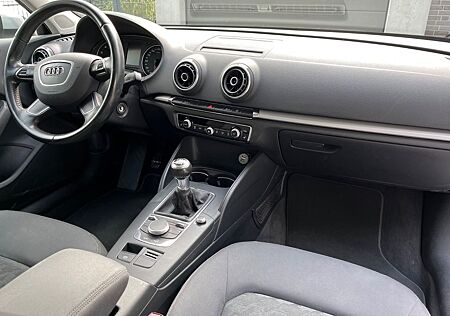 Audi A3 Fast wie NEU: 1.2 TFSI Attraction Sportback