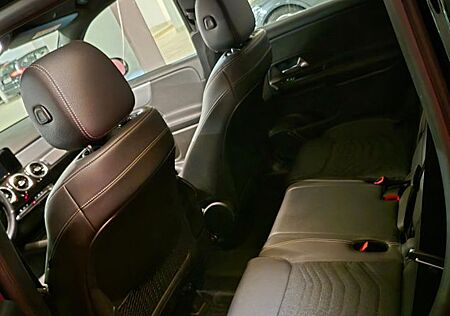 Mercedes-Benz GLB 180 d DCT -