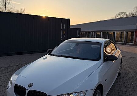 BMW 320i Cabrio E93