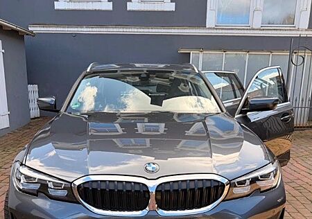 BMW 318i Touring Auto -