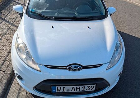 Ford Fiesta 1,4 Titanium 96PS Erstzulassung 2011