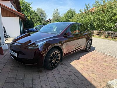 Tesla 2024 Model Y Long Range RWD mit 622KM Reichweite