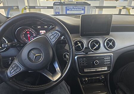Mercedes-Benz CLA 200 Shooting Brake CLA 200 d 4MATIC DCT ...