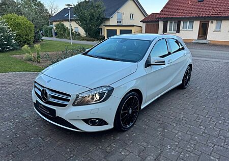 Mercedes-Benz A 200 | Xenon LED PDC SHZ NAVI AMG Felgen etc.