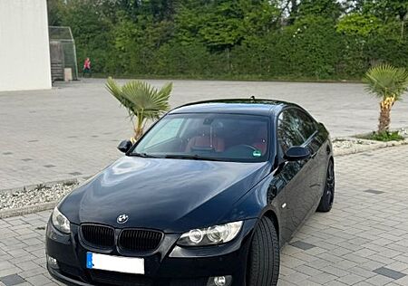 BMW 320i e92 Coupé Rückfahrkam, Navi, TÜV, Tempomat