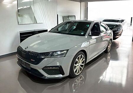 Skoda Octavia 2.0 TDI DSG RS 4x4 Alcantara Head-Up LED