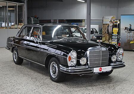 Mercedes-Benz 300 SEL 6.3 V8 W109